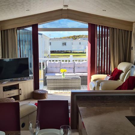 Helmsley Luxury Lodge Lossiemouth Exterior photo