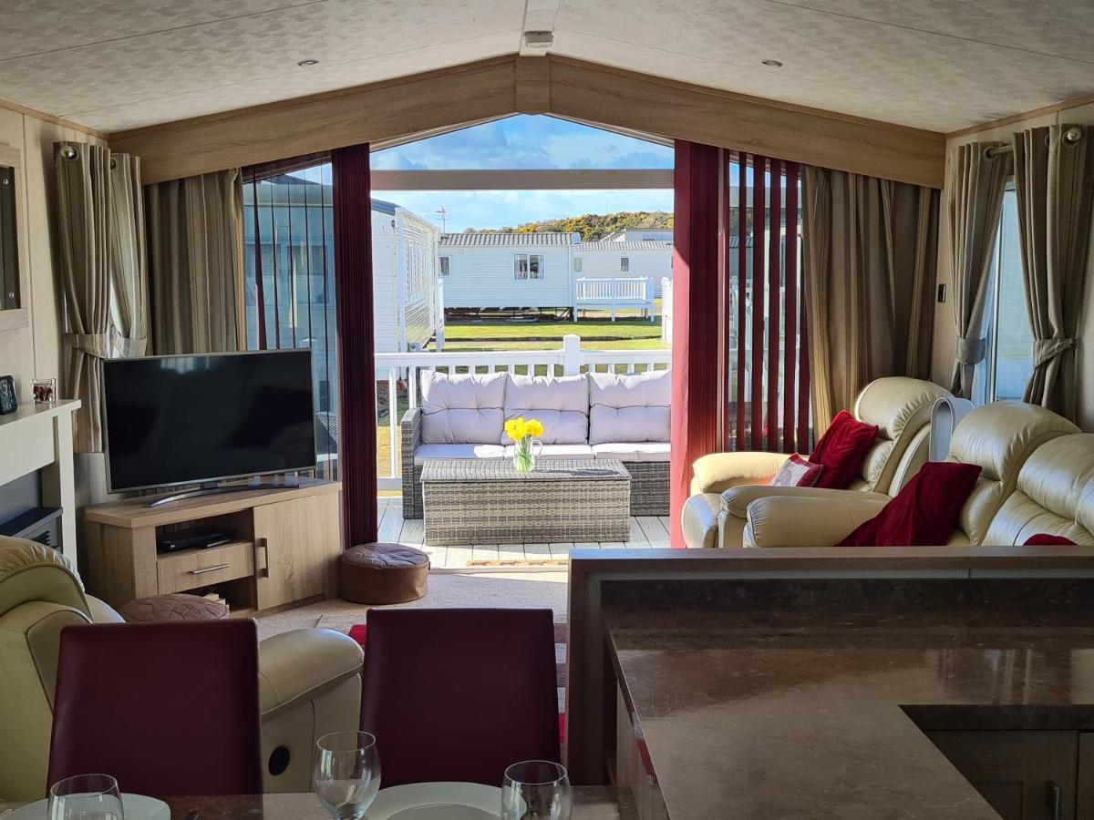 Helmsley Luxury Lodge Lossiemouth Exterior photo