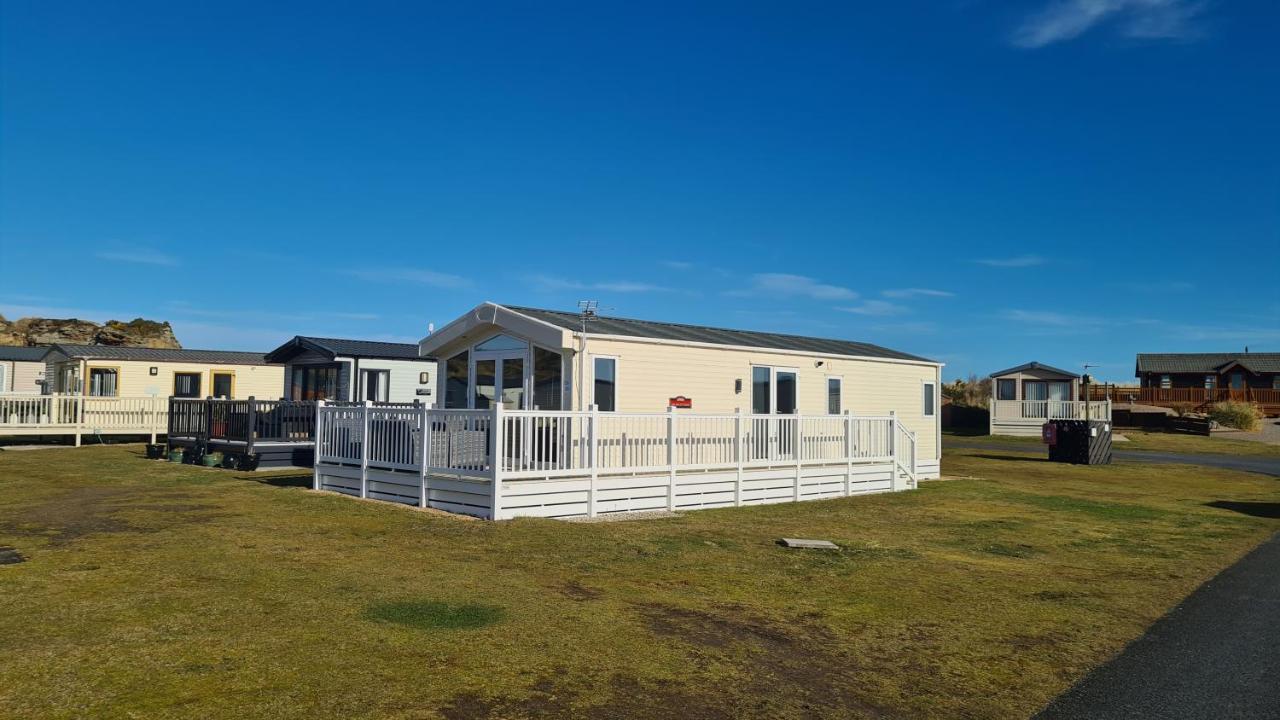 Helmsley Luxury Lodge Lossiemouth Exterior photo
