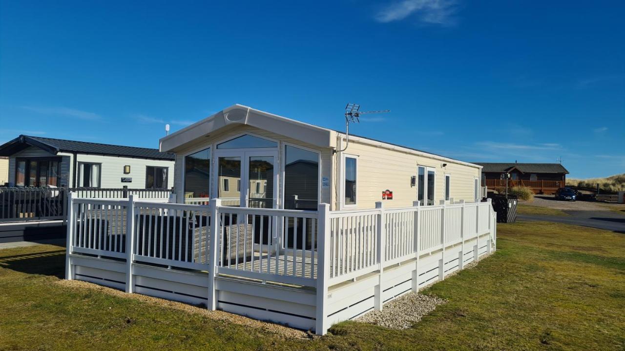 Helmsley Luxury Lodge Lossiemouth Exterior photo