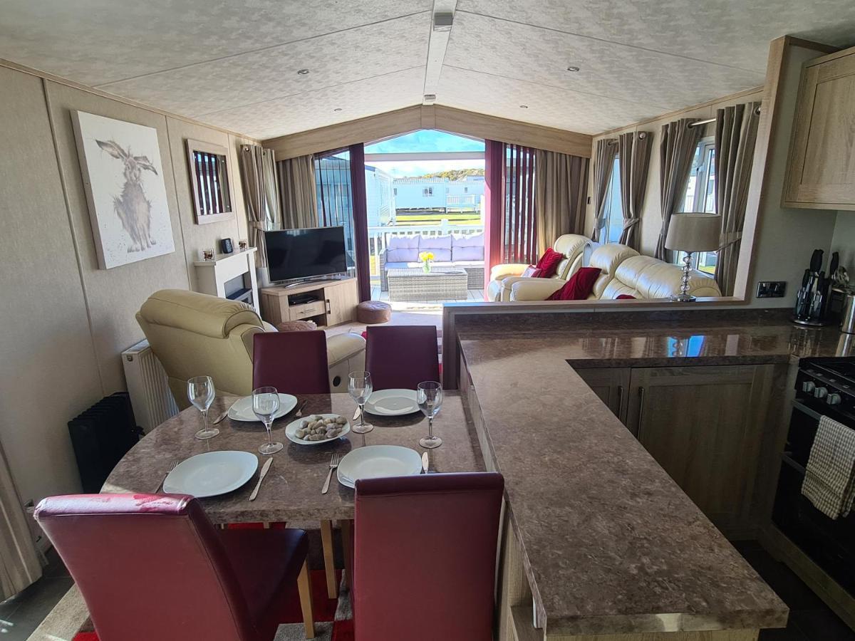 Helmsley Luxury Lodge Lossiemouth Exterior photo